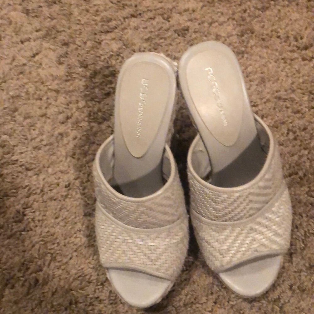 SOLD LOCALLY BCBG Generation wedged